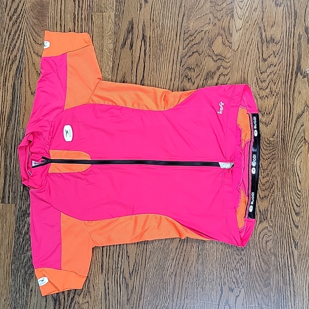 Sugoi women's cycling shirt